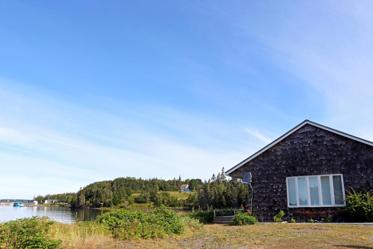 Friars Bay Inn&Cottages Welshpool Esterno foto