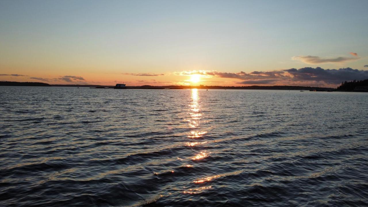 Friars Bay Inn&Cottages Welshpool Esterno foto